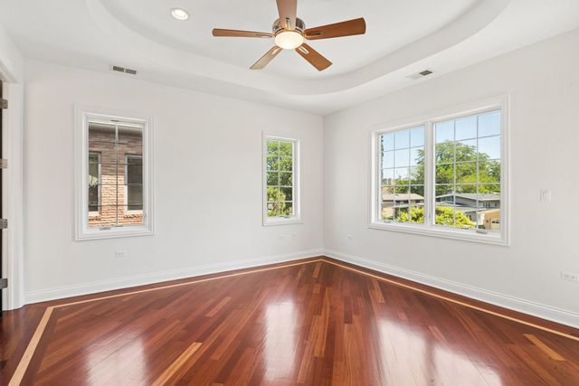 7000 N Kilpatrick Avenue, Lincolnwood, IL 60712