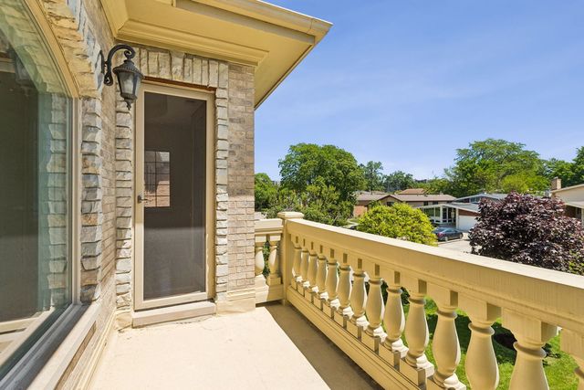 7000 N Kilpatrick Avenue, Lincolnwood, IL 60712