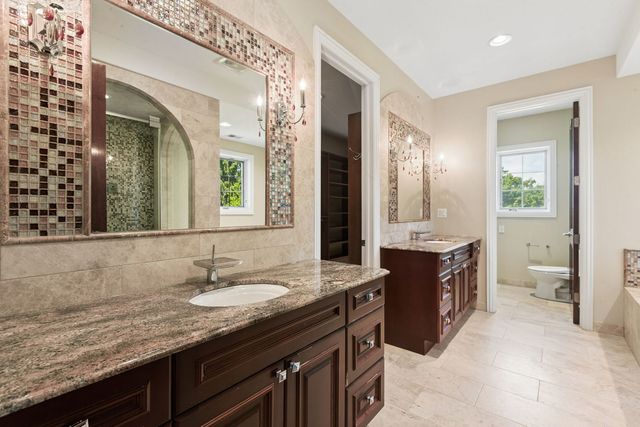 7000 N Kilpatrick Avenue, Lincolnwood, IL 60712