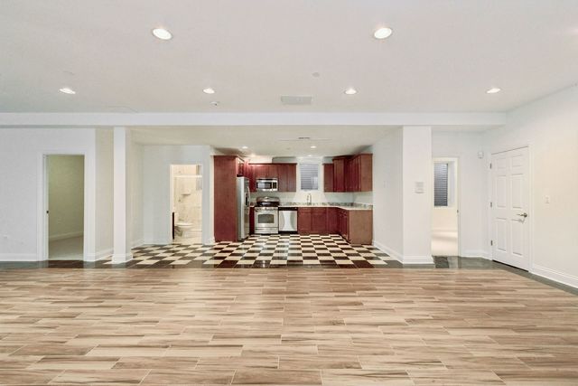 7000 N Kilpatrick Avenue, Lincolnwood, IL 60712