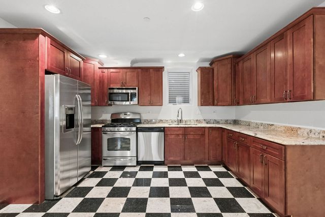 7000 N Kilpatrick Avenue, Lincolnwood, IL 60712