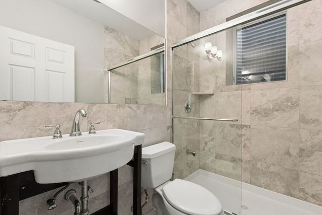7000 N Kilpatrick Avenue, Lincolnwood, IL 60712