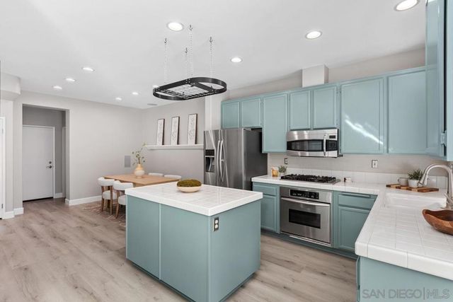 10673 Eglantine Ct, San Diego, CA 92131