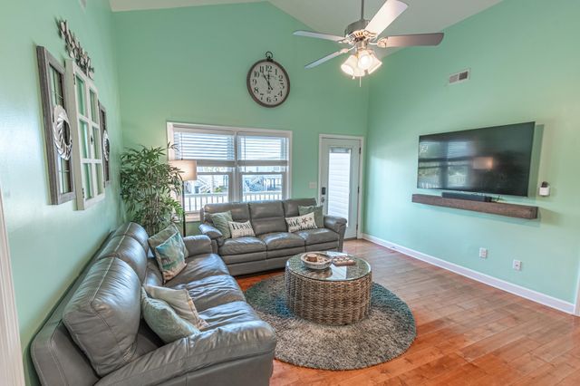314 45th Ave. N, North Myrtle Beach, SC 29582