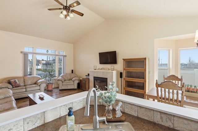 712 S Margaret St, Deer Park, WA 99006