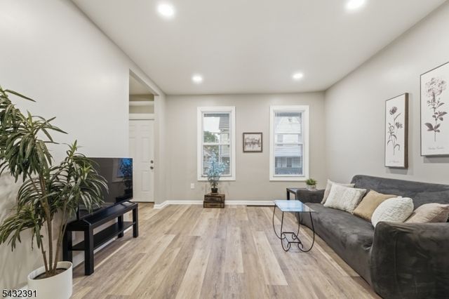 58 Bennett St, Phillipsburg Town, NJ 08865
