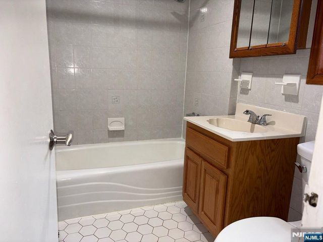 199 Darwin Avenue A, Rutherford, NJ 07070