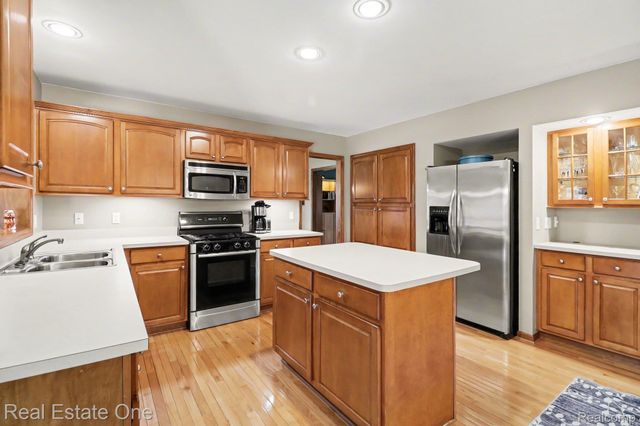 5045 Ashford Road, Independence Charter Township, MI 48348