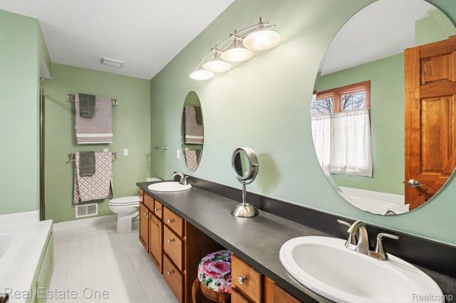 5045 Ashford Road, Independence Charter Township, MI 48348