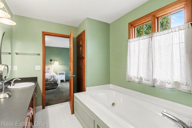 5045 Ashford Road, Independence Charter Township, MI 48348