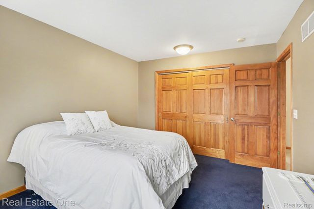 5045 Ashford Road, Independence Charter Township, MI 48348