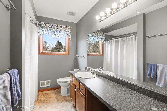 5045 Ashford Road, Independence Charter Township, MI 48348