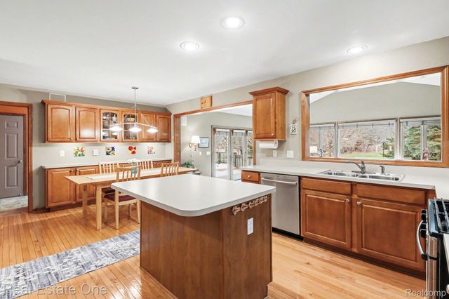 5045 Ashford Road, Independence Charter Township, MI 48348