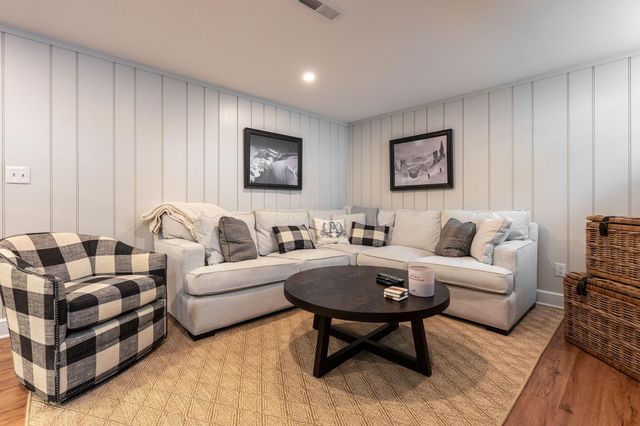 217 Garrett Place, Columbus, OH 43214