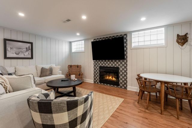 217 Garrett Place, Columbus, OH 43214
