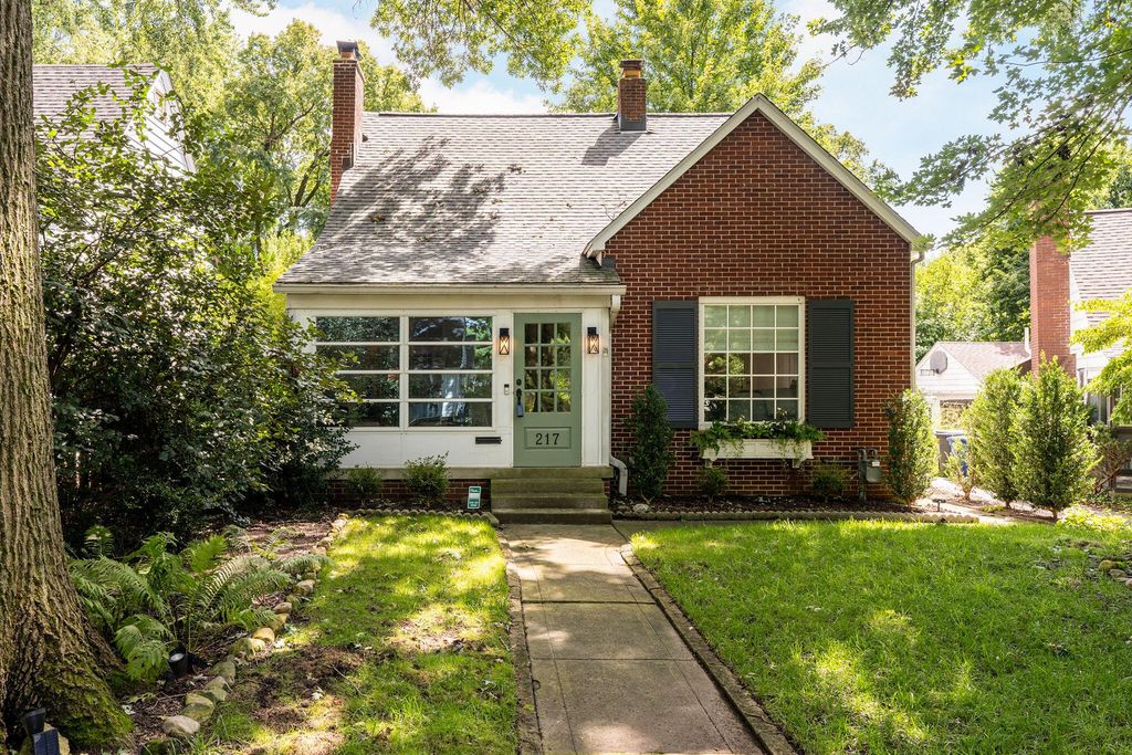 217 Garrett Place, Columbus, OH 43214