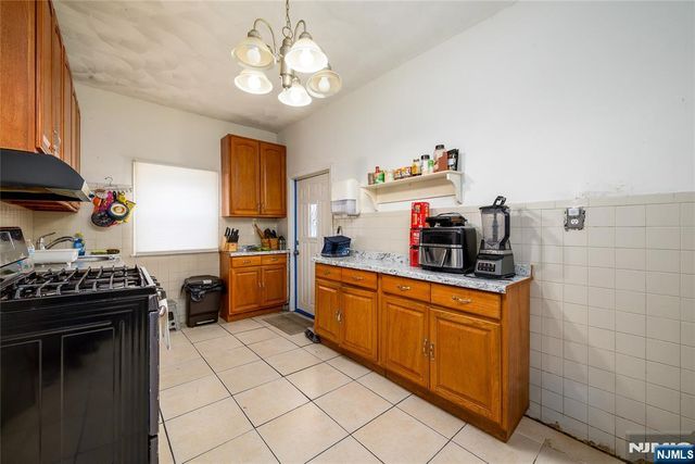 527 Cary Street, Orange, NJ 07050