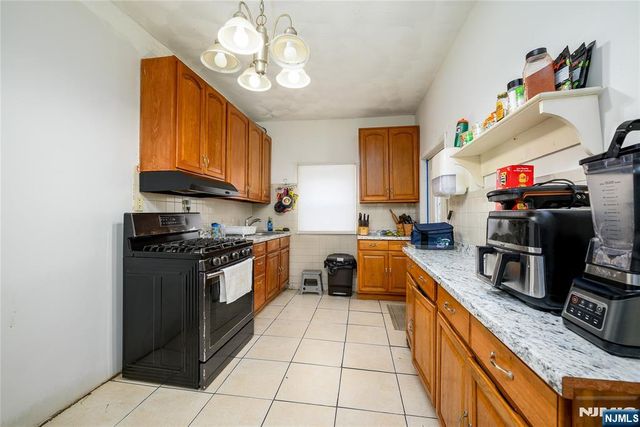 527 Cary Street, Orange, NJ 07050