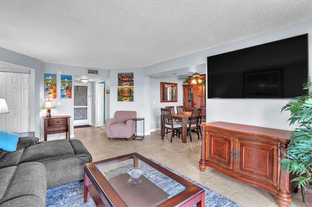 3959 Via Poinciana 503, Lake Worth, FL 33467