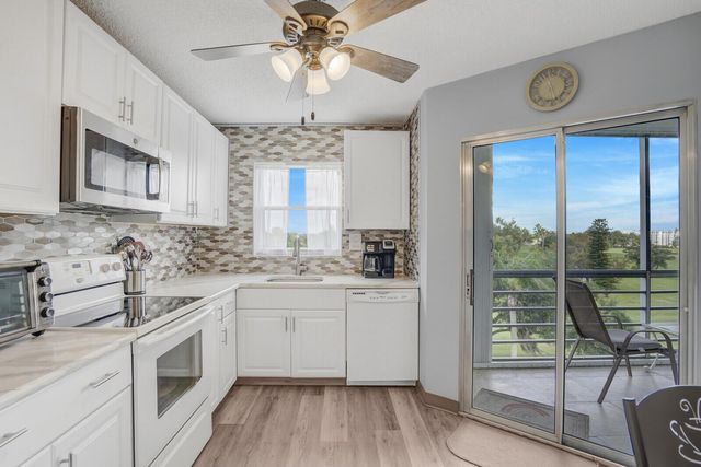 3959 Via Poinciana 503, Lake Worth, FL 33467