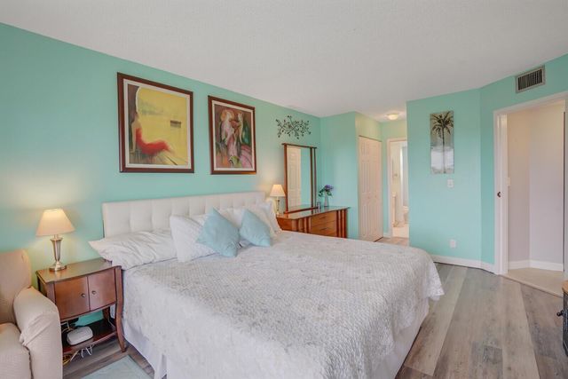 3959 Via Poinciana 503, Lake Worth, FL 33467