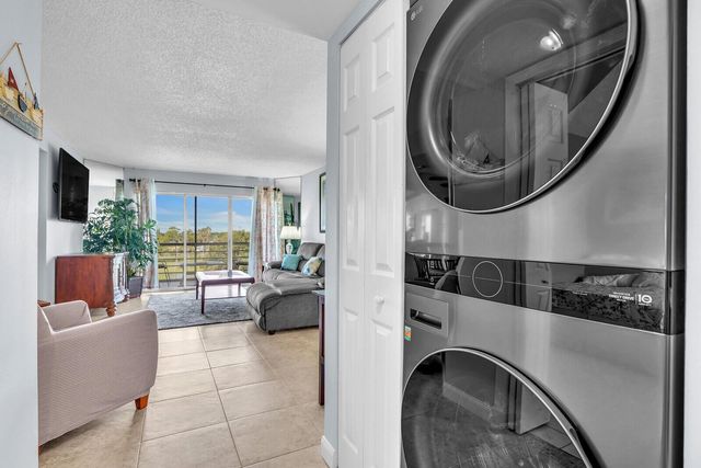 3959 Via Poinciana 503, Lake Worth, FL 33467