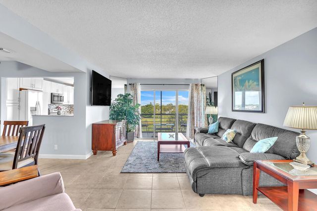 3959 Via Poinciana 503, Lake Worth, FL 33467