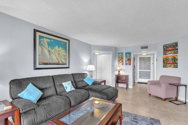 3959 Via Poinciana 503, Lake Worth, FL 33467