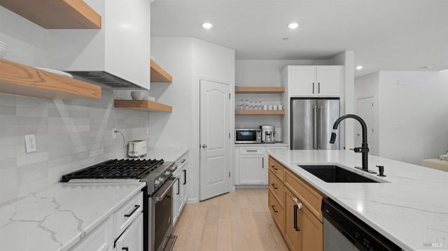 2350 Sheldon Dr, Fairfield, CA 94533