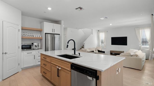 2350 Sheldon Dr, Fairfield, CA 94533