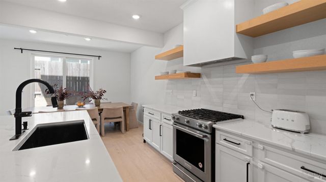 2350 Sheldon Dr, Fairfield, CA 94533