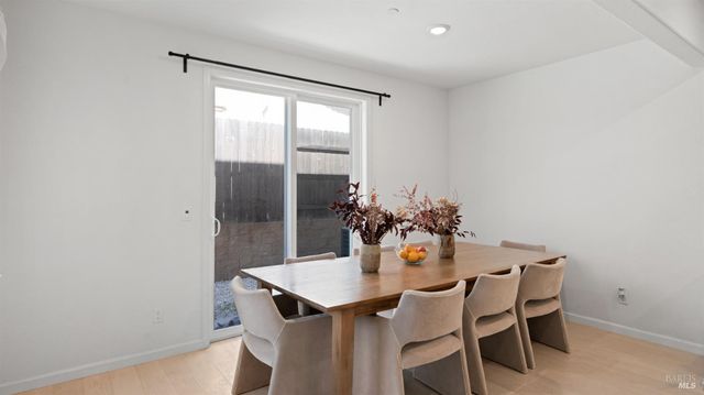 2350 Sheldon Dr, Fairfield, CA 94533