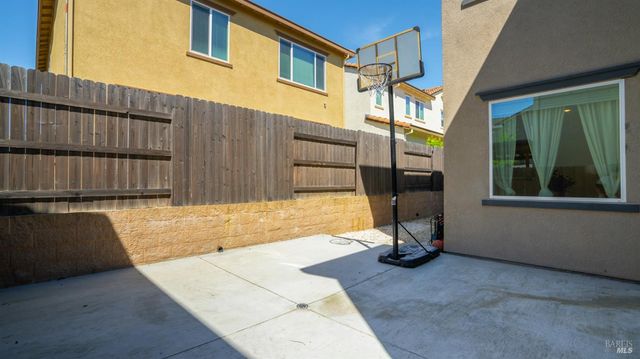 2350 Sheldon Dr, Fairfield, CA 94533