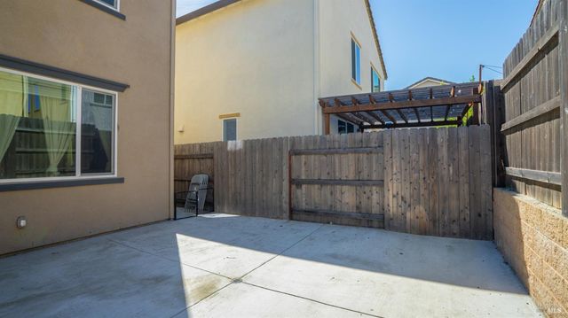 2350 Sheldon Dr, Fairfield, CA 94533