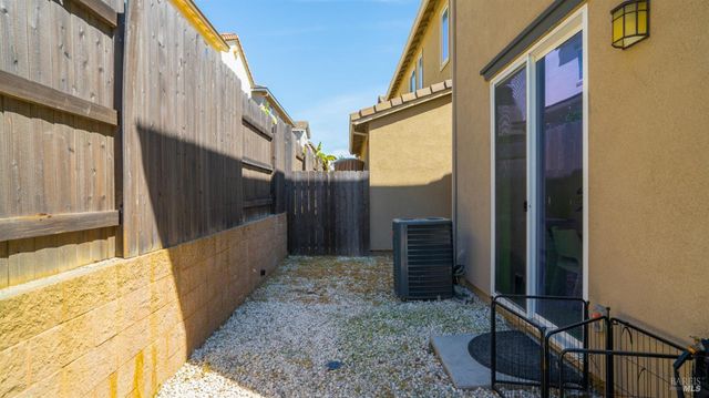 2350 Sheldon Dr, Fairfield, CA 94533