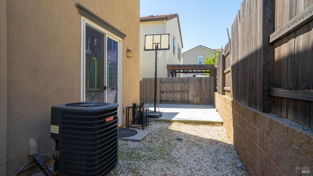 2350 Sheldon Dr, Fairfield, CA 94533