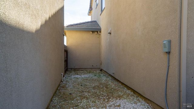 2350 Sheldon Dr, Fairfield, CA 94533