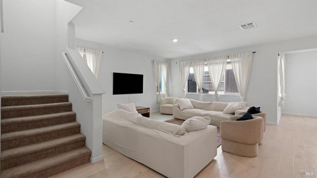 2350 Sheldon Dr, Fairfield, CA 94533