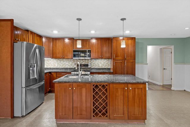 4630 Oakdale DRIVE, Racine, WI 53405