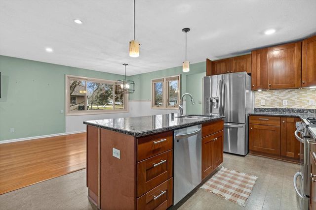 4630 Oakdale DRIVE, Racine, WI 53405