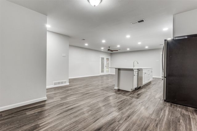 1014 Ravencroft Drive, Garland, TX 75043