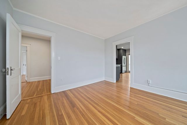 32 Gibson 3, Boston, MA 02122