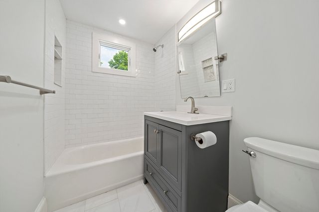 32 Gibson 3, Boston, MA 02122