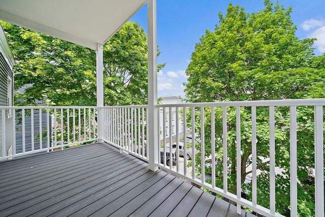 32 Gibson 3, Boston, MA 02122