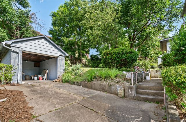 1411 Meadow St, Mckeesport, PA 15132