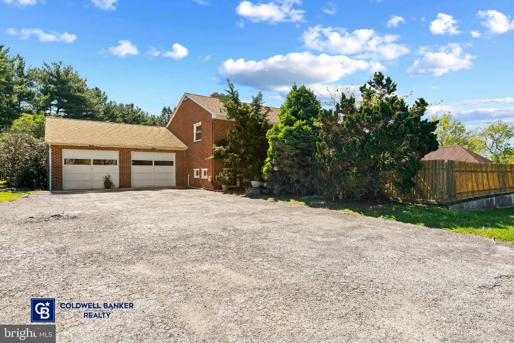 Image 2 of property listing at 5422 WOODBINE RD, Woodbine, MD 21797