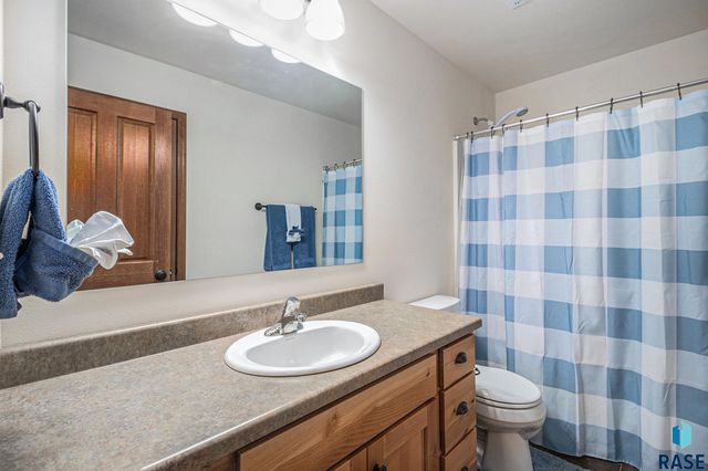 4905 E 62nd St Street, Sioux Falls, SD 57108