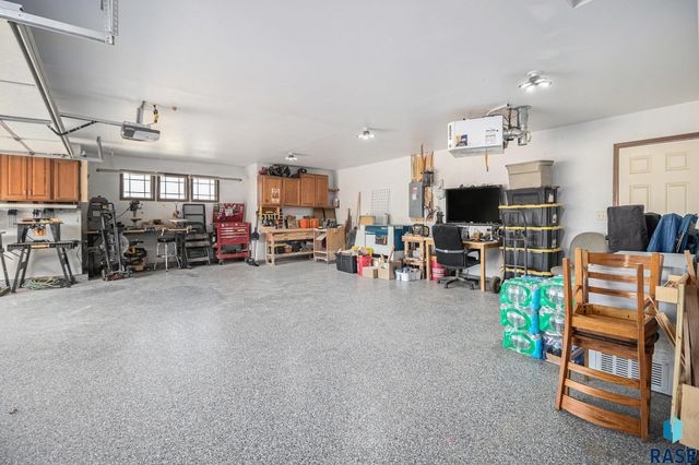 4905 E 62nd St Street, Sioux Falls, SD 57108