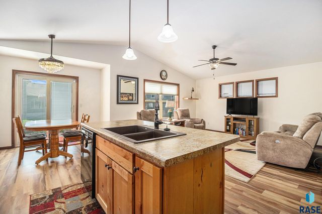 4905 E 62nd St Street, Sioux Falls, SD 57108