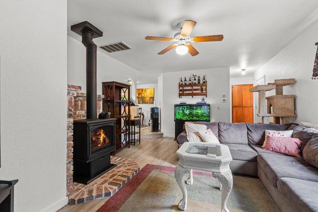5680 Azalea Cir, Pollock Pines, CA 95726